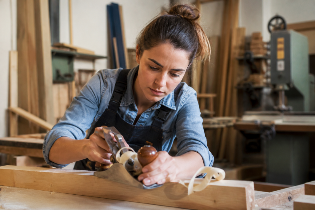 Reconversion professionnelle : Quel métier manuel choisir quand on est une femme ?
